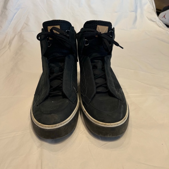 Louis Vuitton Sneakers - Picture 3 of 4